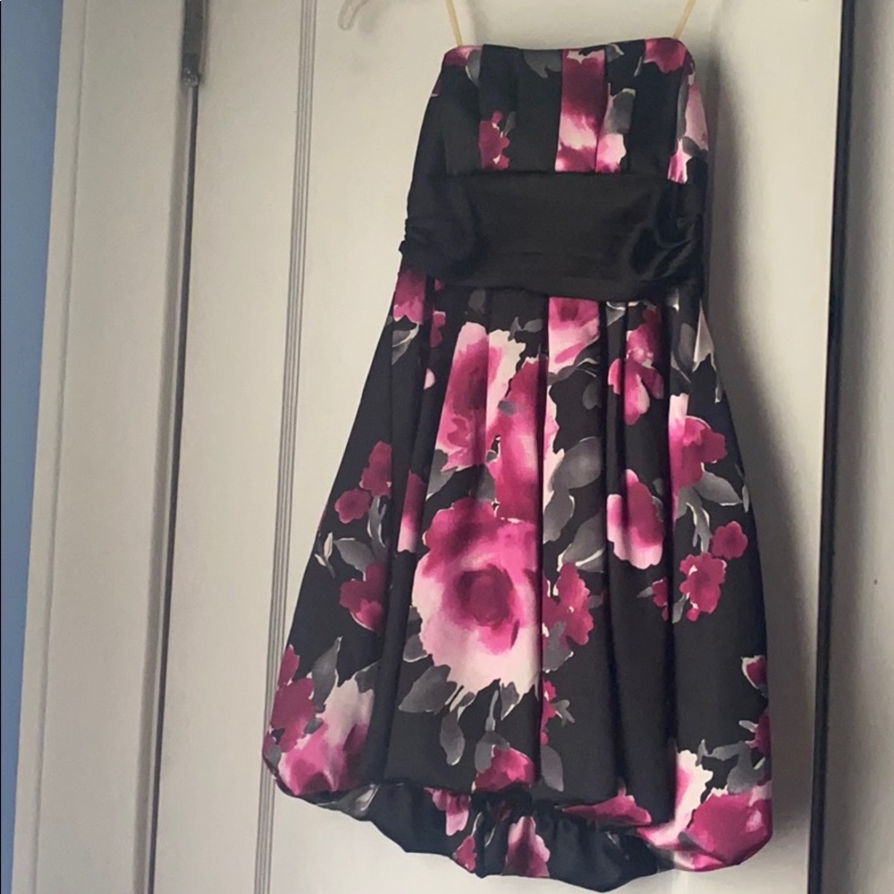 LIKE NEW - Juniors floral mini dress